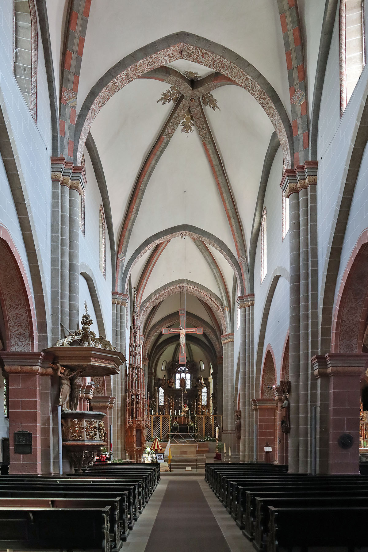 Fritzlar%20-%20Dom%20-%20Mittelschiff.jpg
