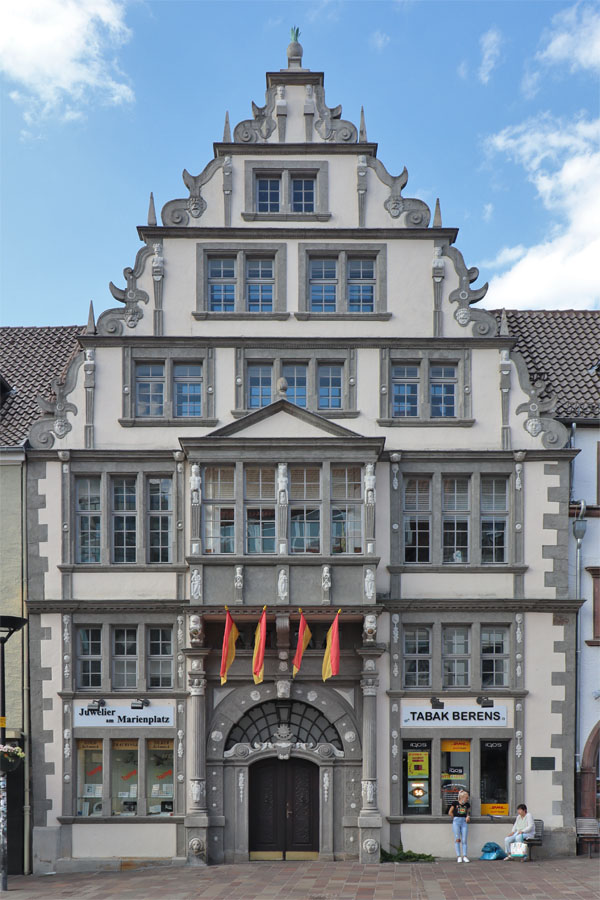 Paderborn%20-%20Heisingsches%20Haus.jpg