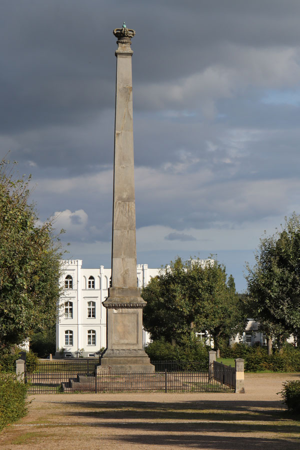 Putbus%20-%20Obelisk%20am%20Circus.jpg