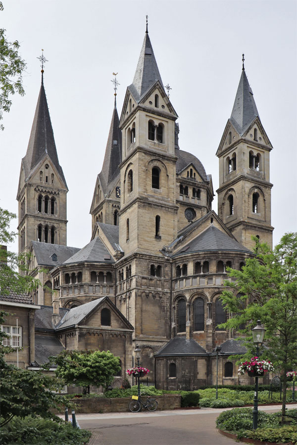 Roermond%20-%20M%c3%bcnsterkirche.jpg