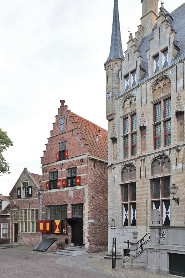 Veere%20-%20Markt%20mit%20Rathaus.jpg